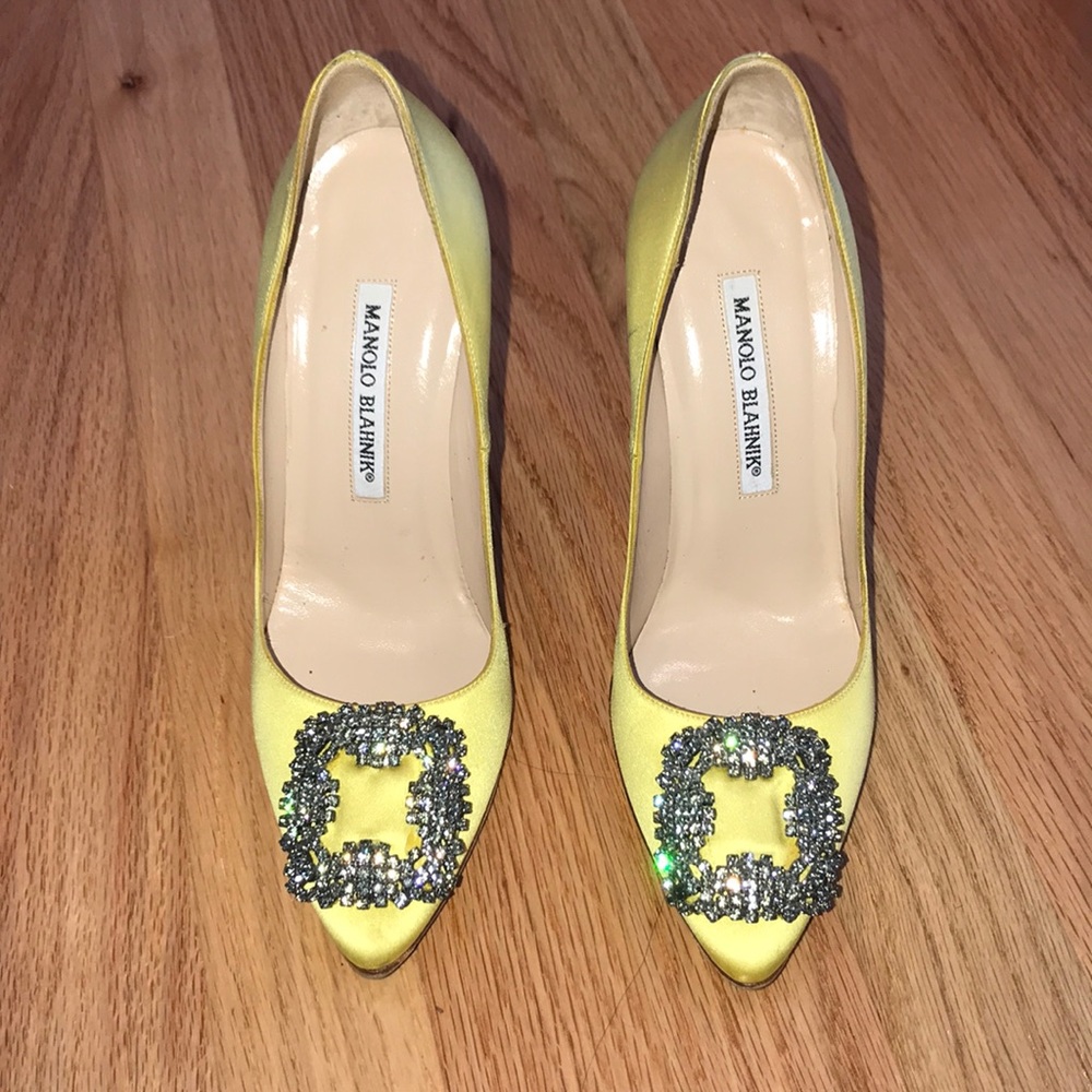 Classic Manolo Blahnik Yellow Hangisi Satin Pump 6 - Picture 2 of 6
